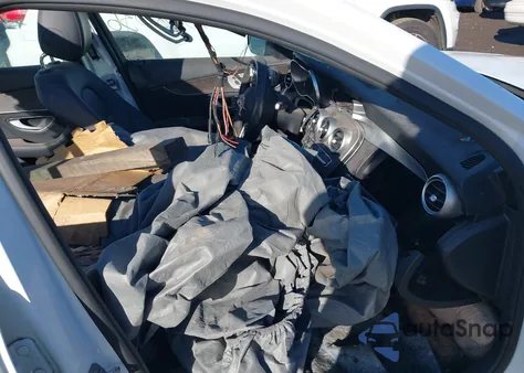 2019 Mercedes-Benz C 300 4Matic z USA, uszkodzony, nr VIN 55SWF8EB4KU313962